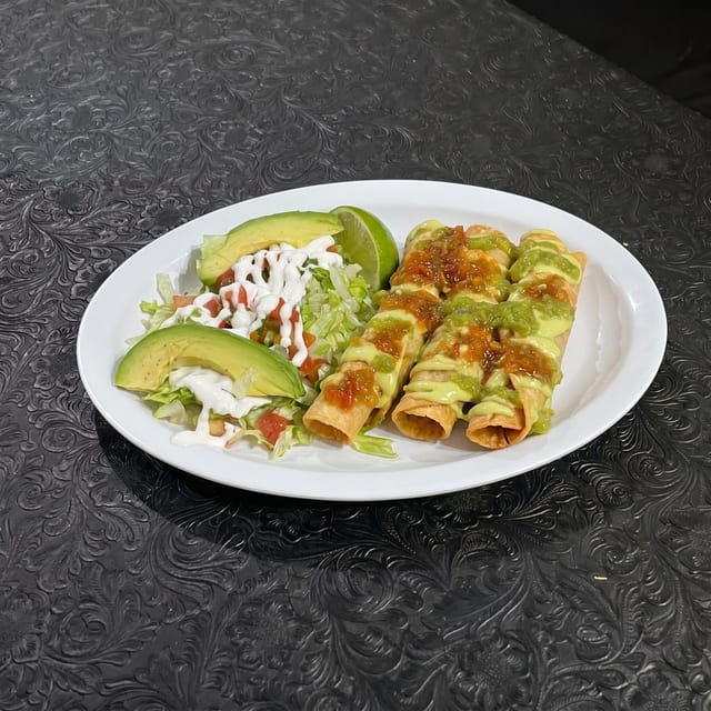 Pollo / Chicken Flauta.