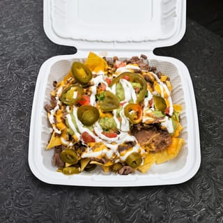 Nachos con Carne / With Meat